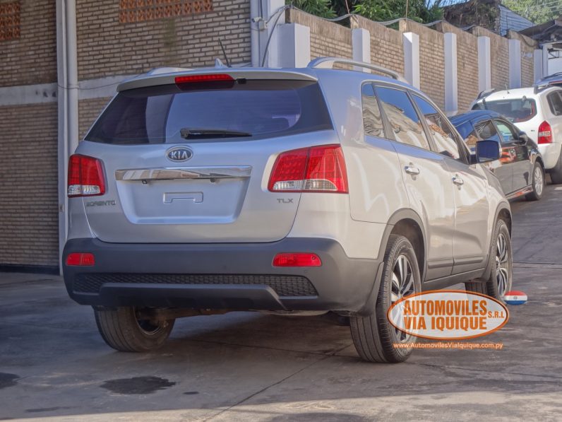 
								KIA SORENTO AÑO 2010 full									