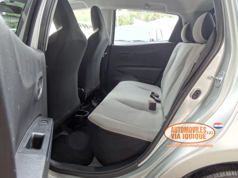 
								TOYOTA VITZ 2011 full									