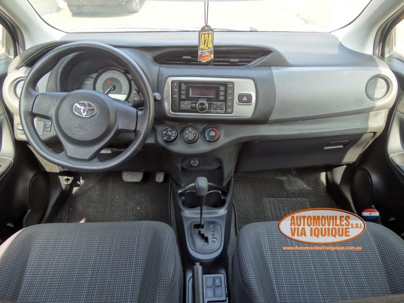 
								TOYOTA VITZ AÑO 2015 full									