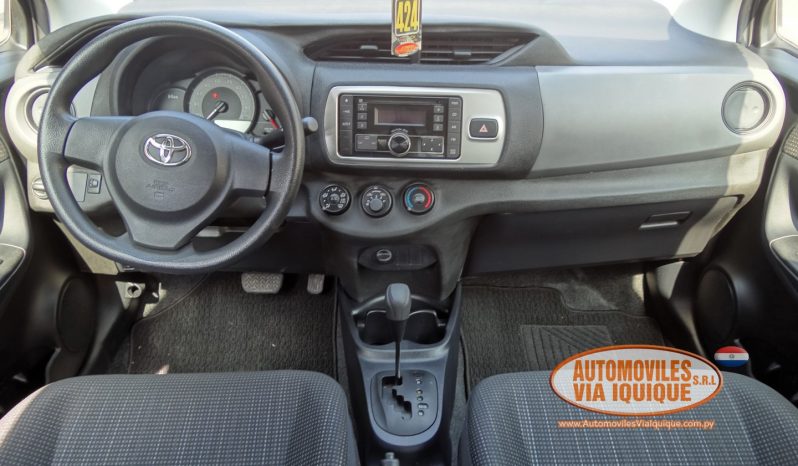 
								TOYOTA VITZ AÑO 2015 full									