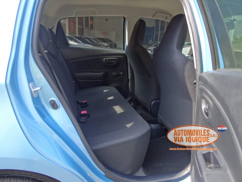 
								TOYOTA VITZ AÑO 2015 full									