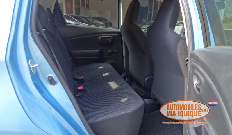 
								TOYOTA VITZ AÑO 2015 full									