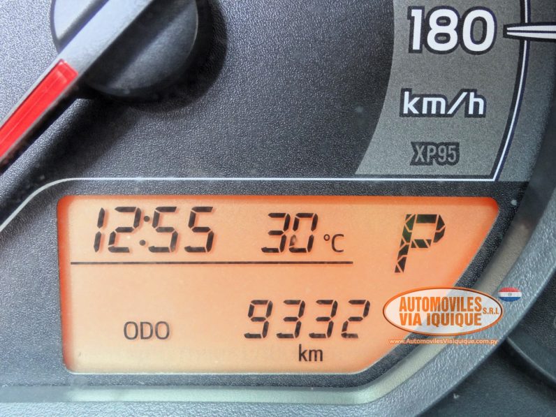 
								TOYOTA VITZ AÑO 2015 full									