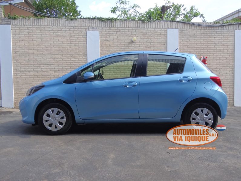 
								TOYOTA VITZ AÑO 2015 full									