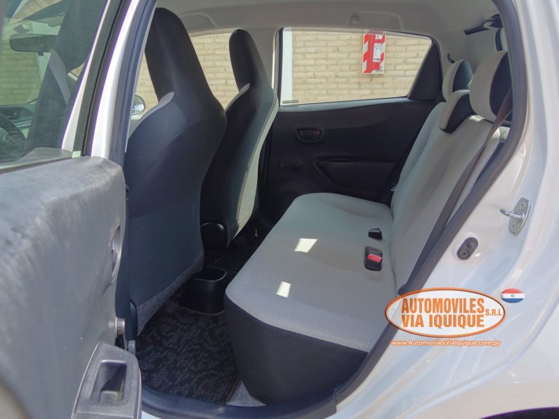 
								TOYOTA NEW VITZ AÑO 2013 full									