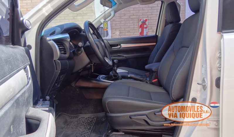 
								TOYOTA HILUX SRV AÑO 2022 full									