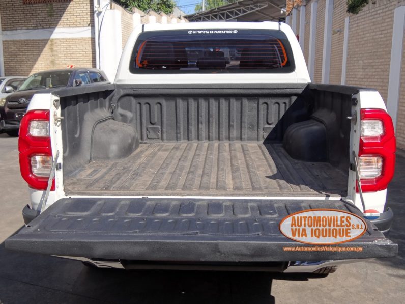 
								TOYOTA HILUX SRV AÑO 2022 full									