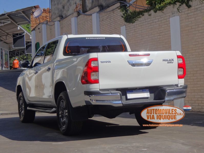 
								TOYOTA HILUX SRV AÑO 2022 full									