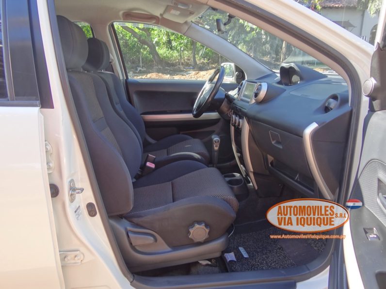 
								TOYOTA IST AÑO 2004 full									