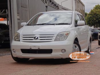 TOYOTA IST AÑO 2006