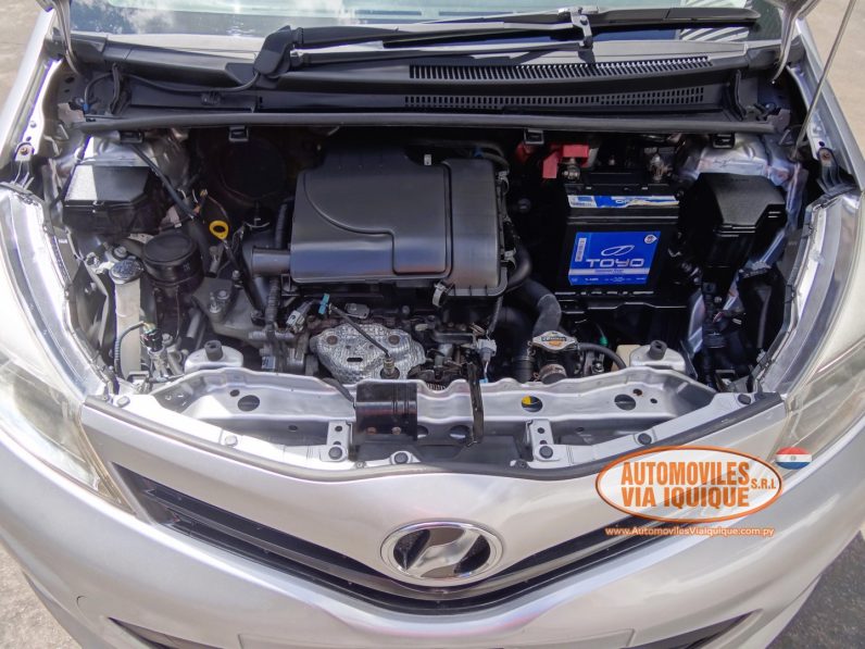 
								TOYOTA VITZ AÑO 2013 full									
