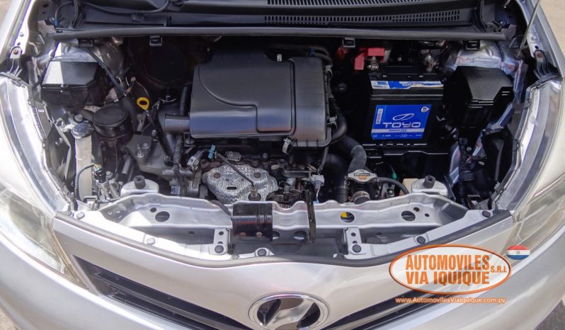 
								TOYOTA VITZ AÑO 2013 full									
