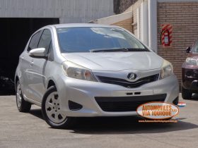 TOYOTA VITZ AÑO 2013