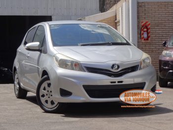 TOYOTA VITZ AÑO 2013