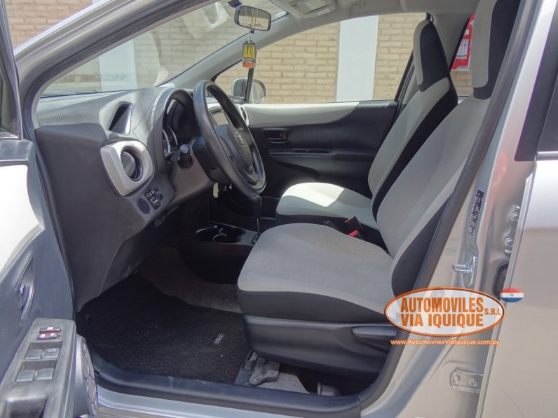 
								TOYOTA VITZ AÑO 2013 full									