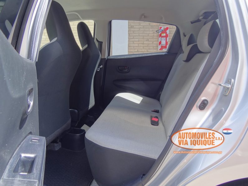 
								TOYOTA VITZ AÑO 2013 full									