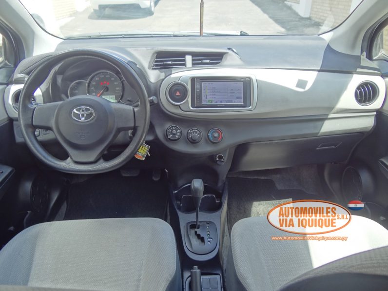 
								TOYOTA VITZ AÑO 2013 full									