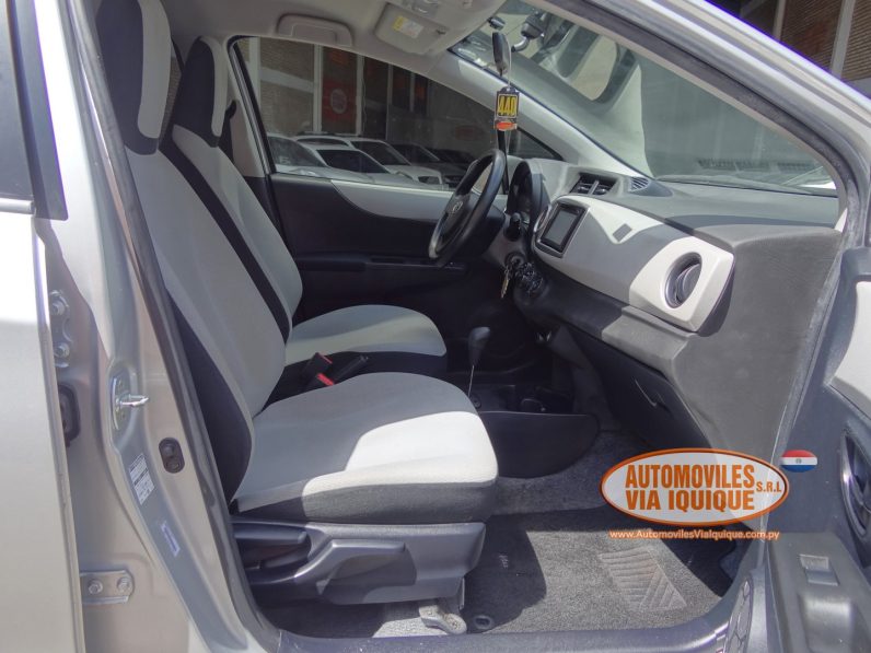 
								TOYOTA VITZ AÑO 2013 full									