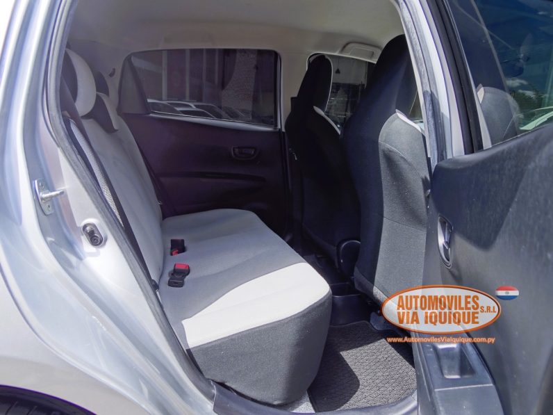 
								TOYOTA VITZ AÑO 2013 full									