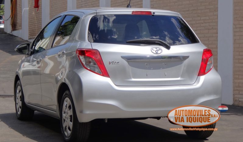 
								TOYOTA VITZ AÑO 2013 full									