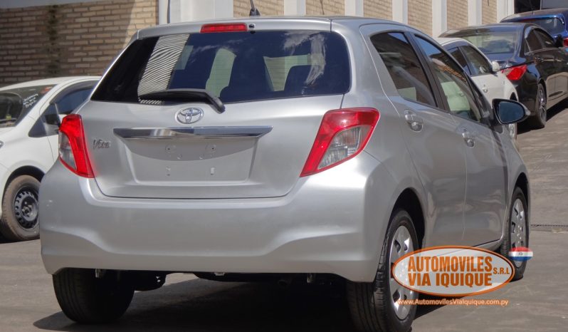 
								TOYOTA VITZ AÑO 2013 full									
