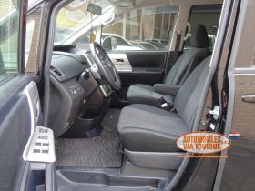 TOYOTA NOAH AÑO 2010