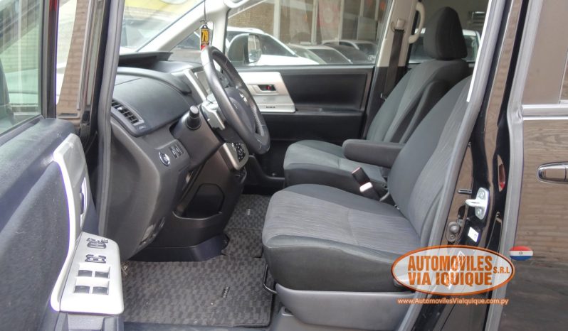 
								TOYOTA NOAH AÑO 2010 full									