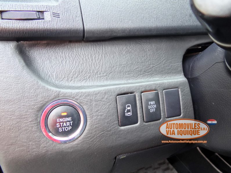 
								TOYOTA NOAH AÑO 2010 full									