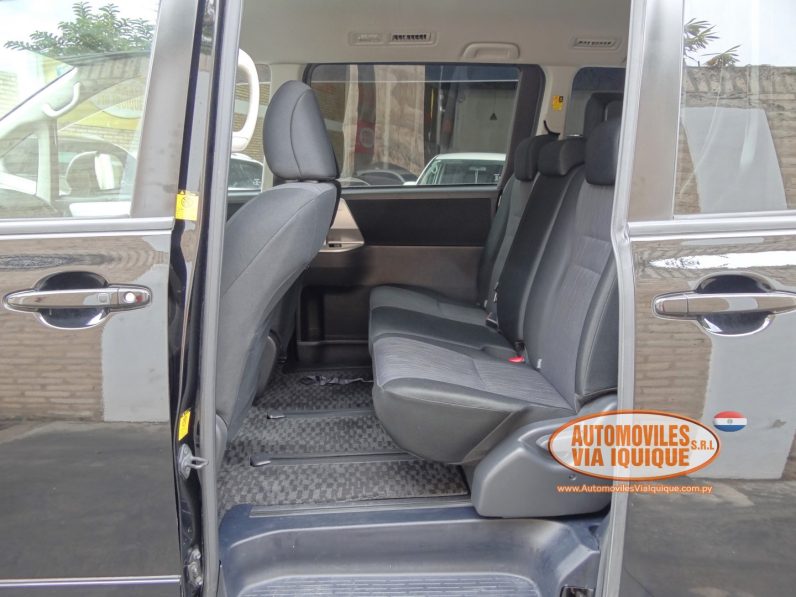 
								TOYOTA NOAH AÑO 2010 full									