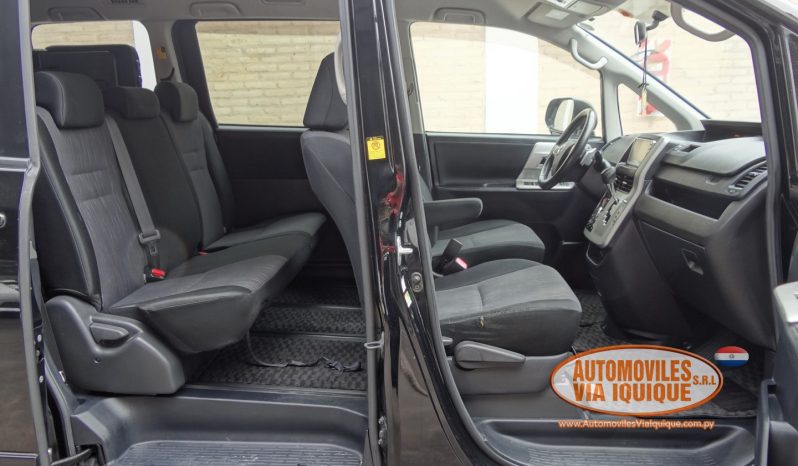 
								TOYOTA NOAH AÑO 2010 full									