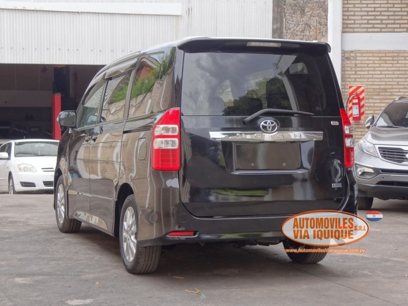 
								TOYOTA NOAH AÑO 2010 full									