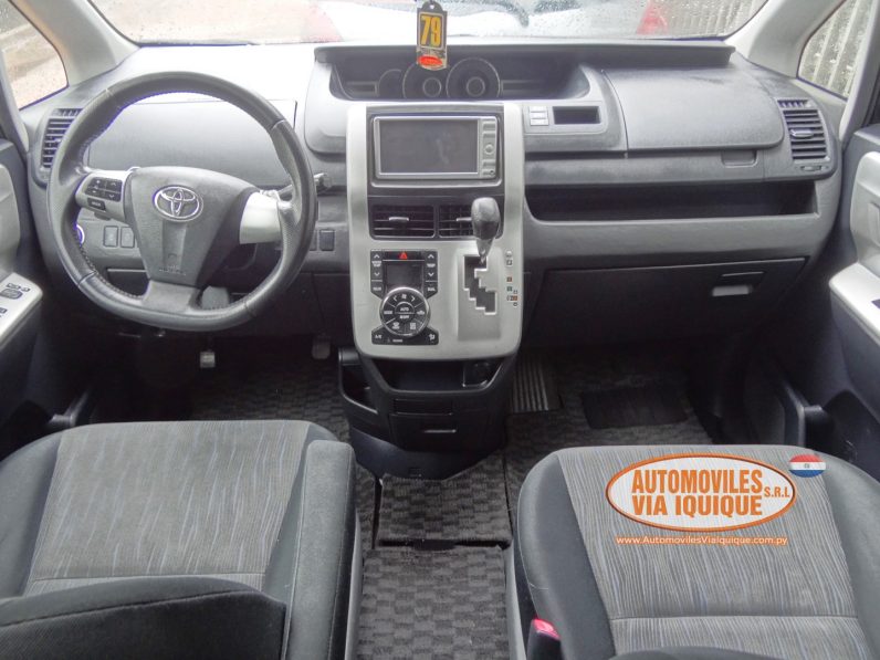 
								TOYOTA NOAH AÑO 2010 full									