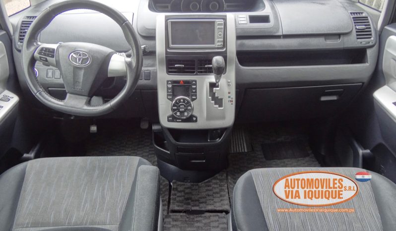 
								TOYOTA NOAH AÑO 2010 full									