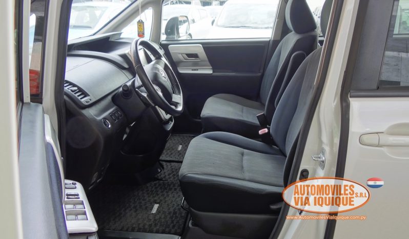 
								TOYOTA NOAH AÑO 2010 full									