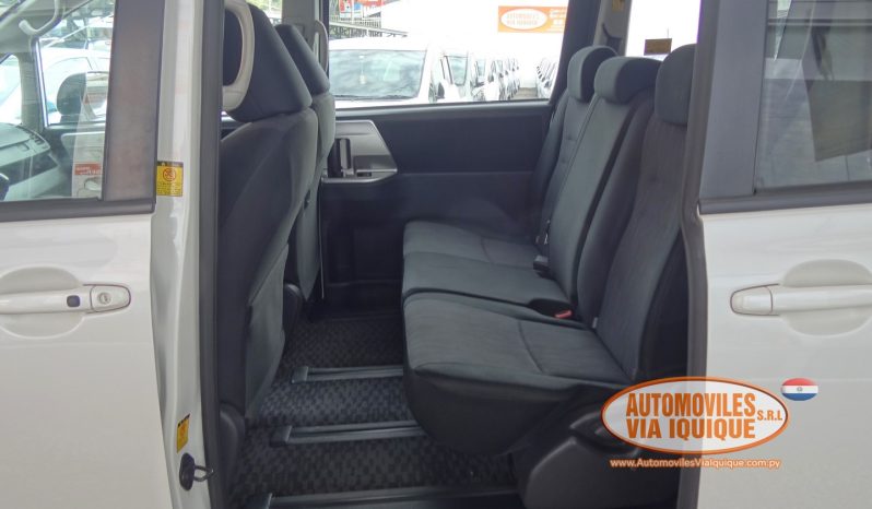 
								TOYOTA NOAH AÑO 2010 full									