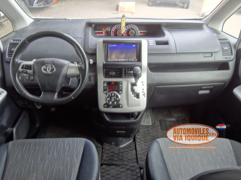 
								TOYOTA NOAH AÑO 2010 full									