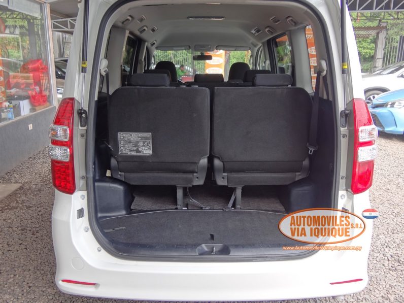 
								TOYOTA NOAH AÑO 2010 full									