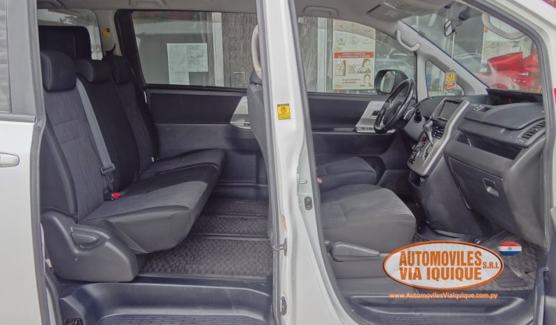 
								TOYOTA NOAH AÑO 2010 full									