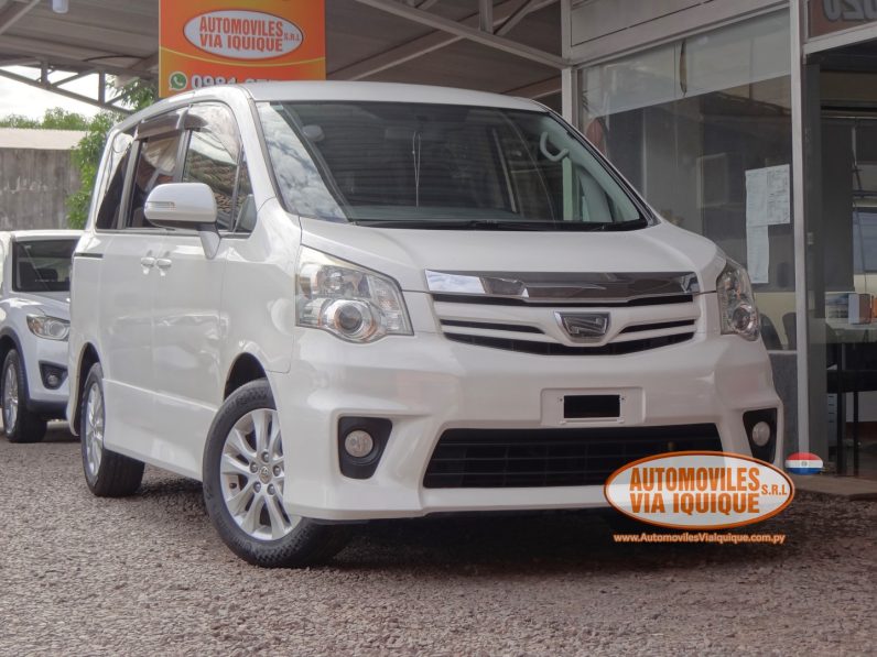 
								TOYOTA NOAH AÑO 2010 full									