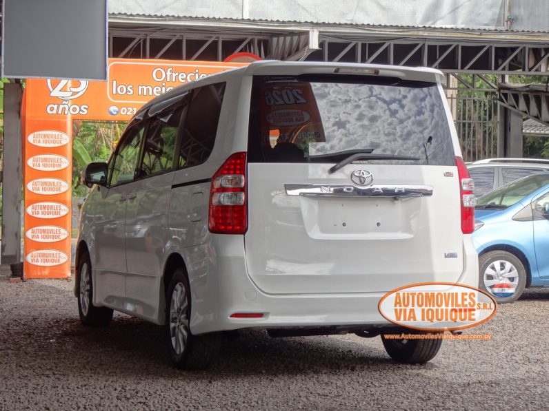 
								TOYOTA NOAH AÑO 2010 full									