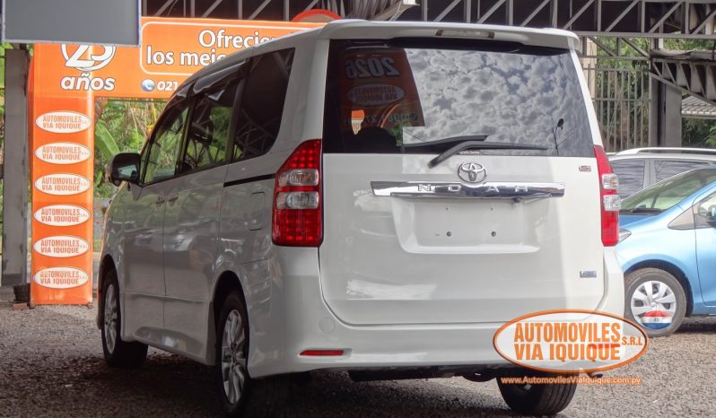 
								TOYOTA NOAH AÑO 2010 full									