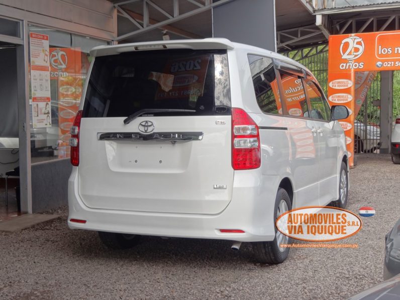 
								TOYOTA NOAH AÑO 2010 full									