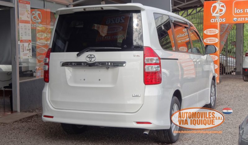 
								TOYOTA NOAH AÑO 2010 full									