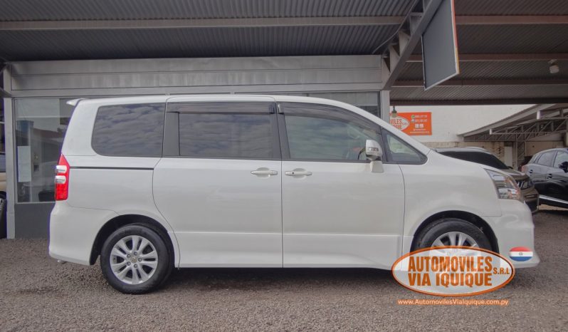 
								TOYOTA NOAH AÑO 2010 full									