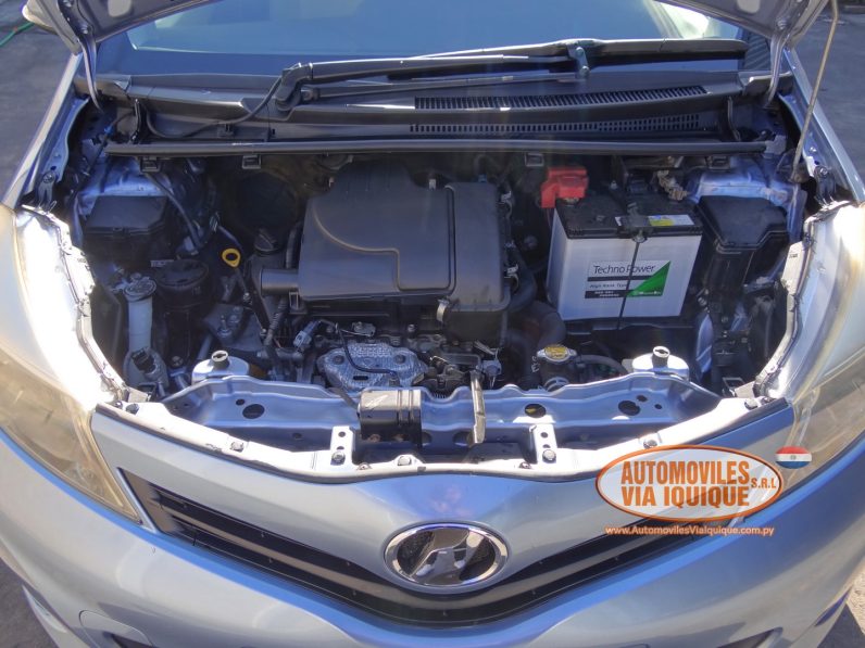 
								TOYOTA VITZ AÑO 2012 full									
