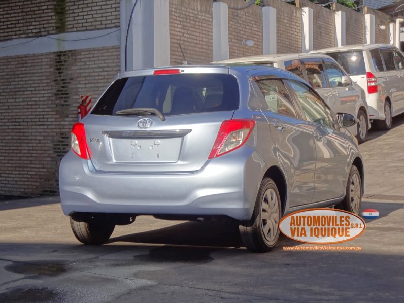 
								TOYOTA VITZ AÑO 2012 full									