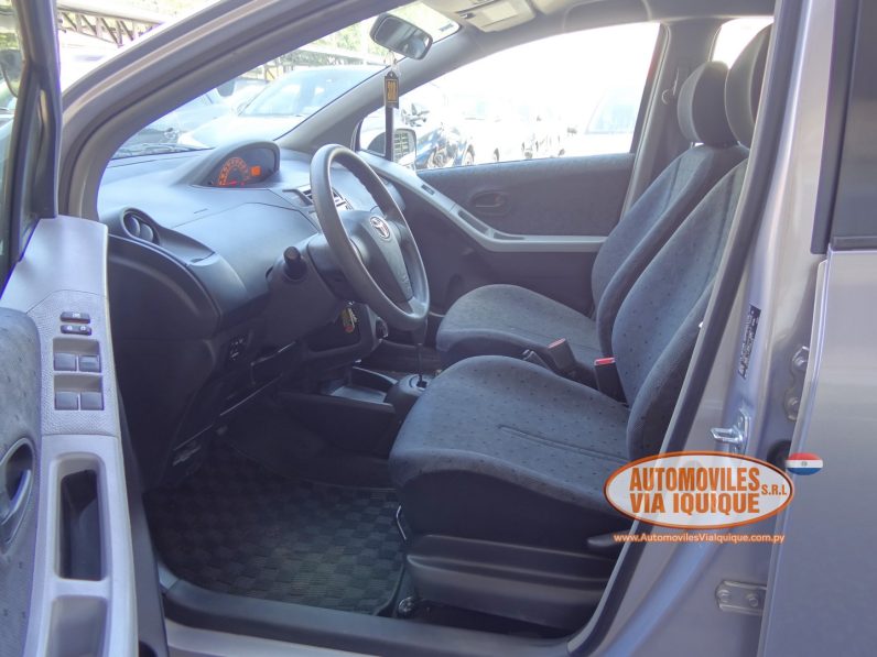 
								TOYOTA VITZ AÑO 2010 full									