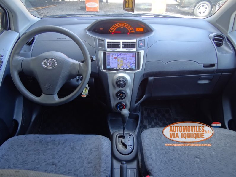 
								TOYOTA VITZ AÑO 2010 full									