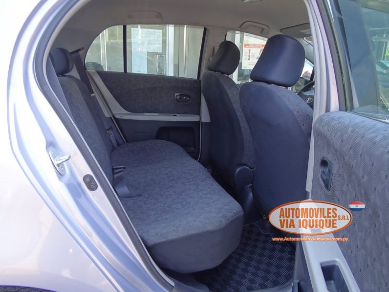 
								TOYOTA VITZ AÑO 2010 full									
