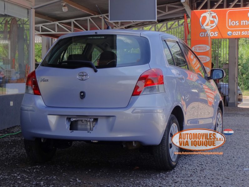 
								TOYOTA VITZ AÑO 2010 full									